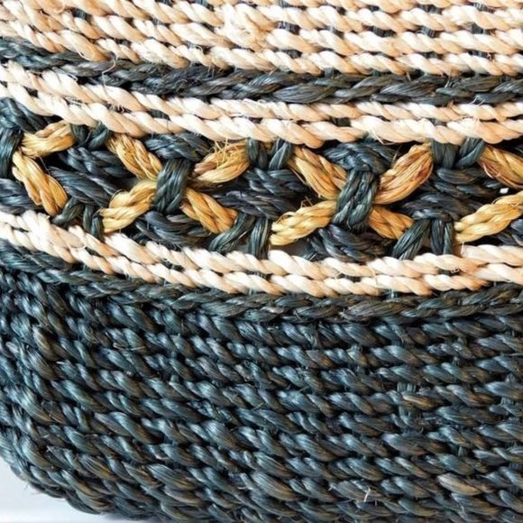 Woven Rattan Purse - Picture 4 of 9
